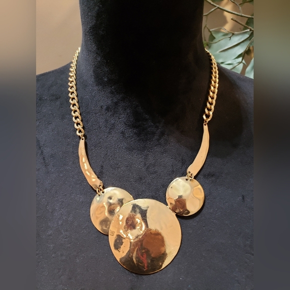 Womens Fashion Gold Tone Large Coin Disc Pendant Necklace with Lobster Clasp - Picture 7 of 7